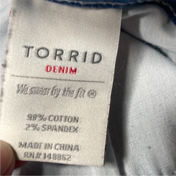 Torrid stretch Comfy Shorts Distressed Size 22 - Picture 4 of 8